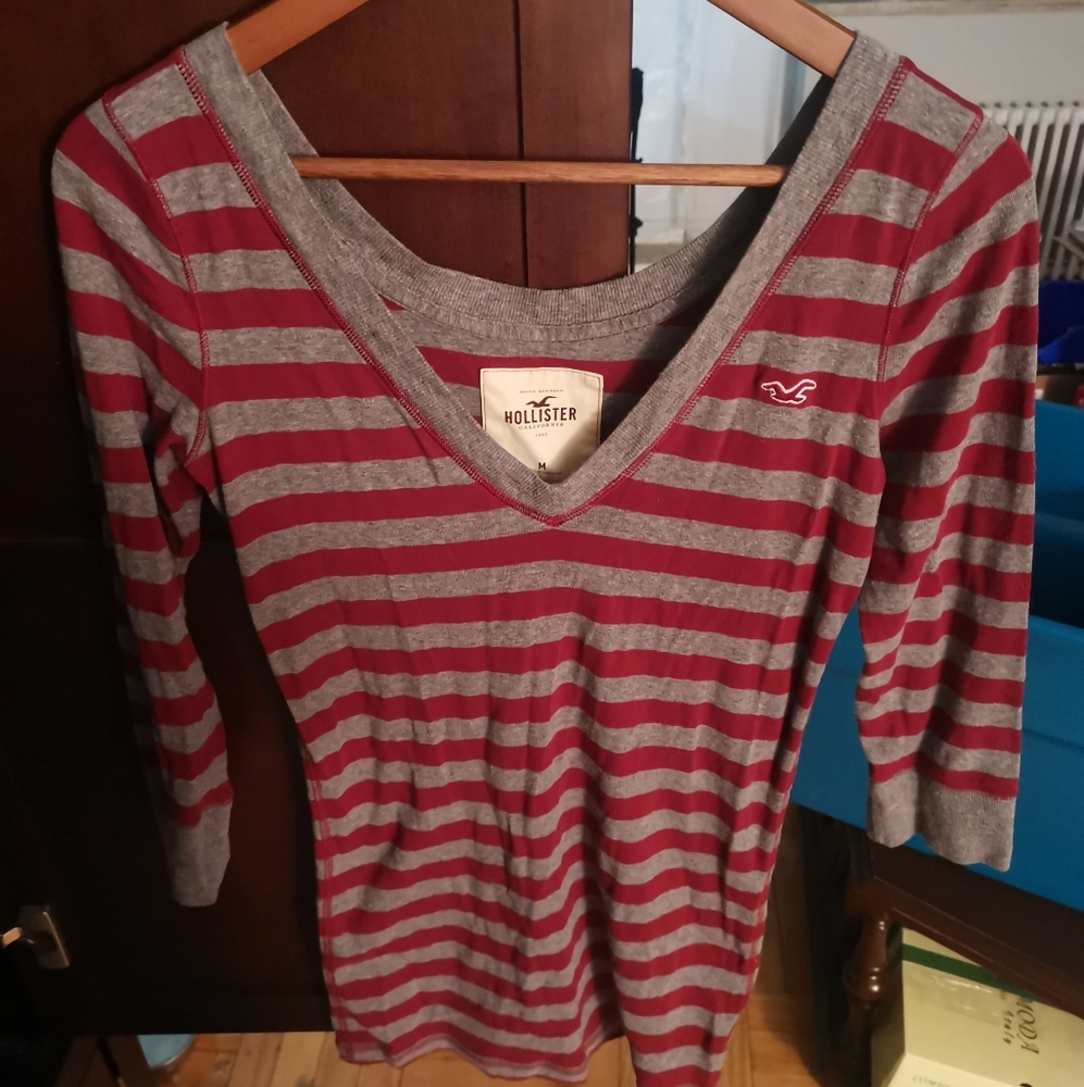 Hollister, M, red and grey